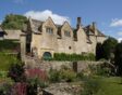 De tuinen en het huis van Snowshill Manor Gardens.